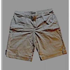 Bermuda Shorts 18 Woman's Vanilla New With Tags Gloria Vanderbilt Khaki Unltd.